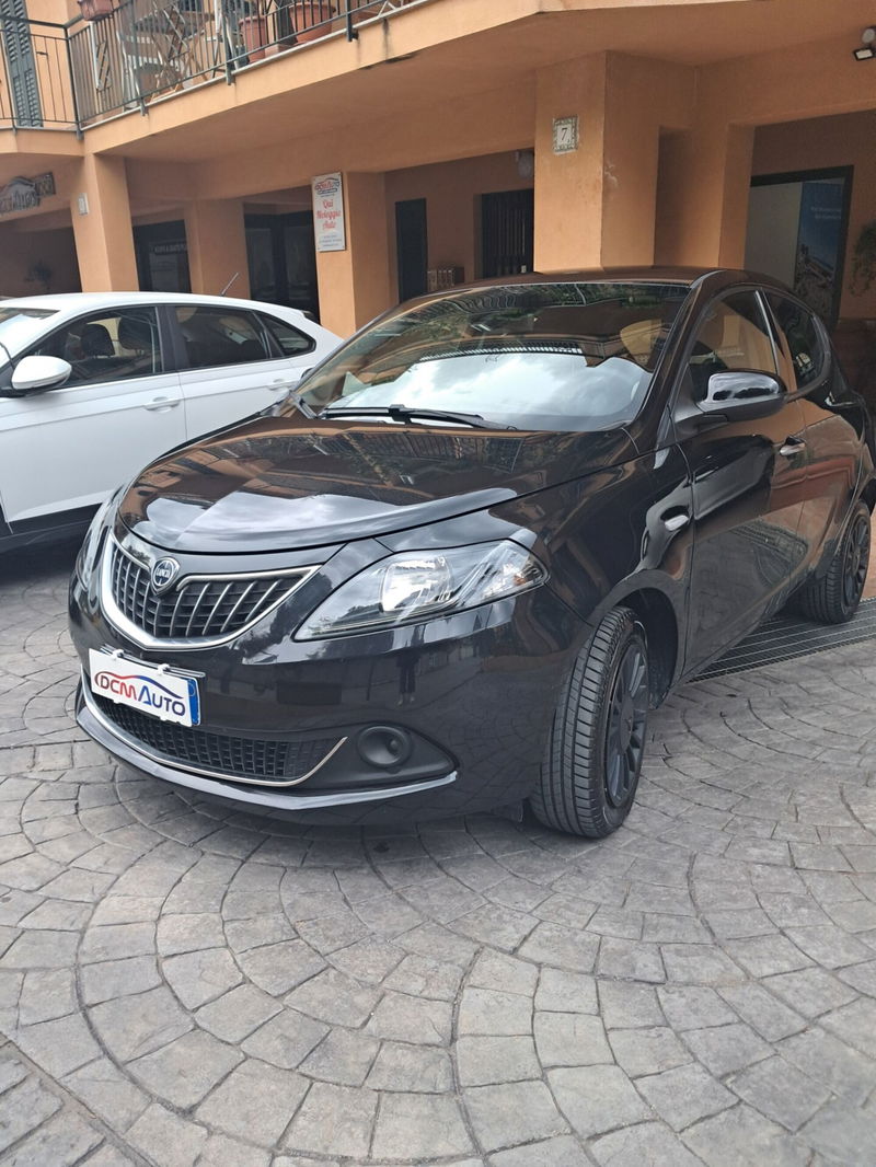 Lancia Ypsilon 1.0 FireFly 5 porte S&S Hybrid Ecochic Silver