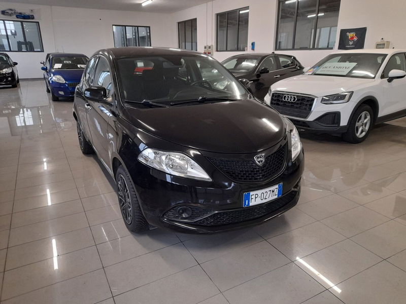 Lancia Ypsilon 1.2 69 CV 5 porte Gold