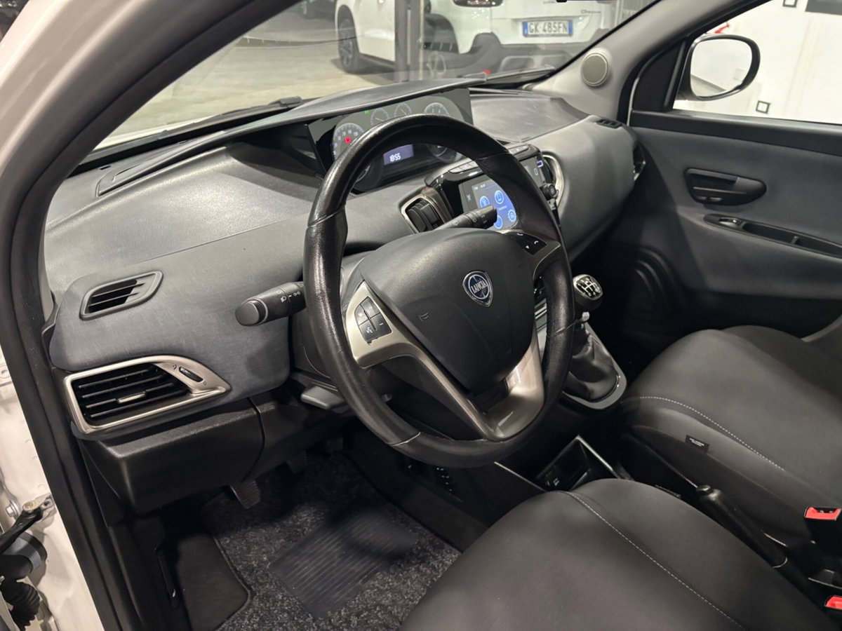 Lancia Ypsilon 1.0 FireFly 5 porte S&S Hybrid Gold Plus (10)