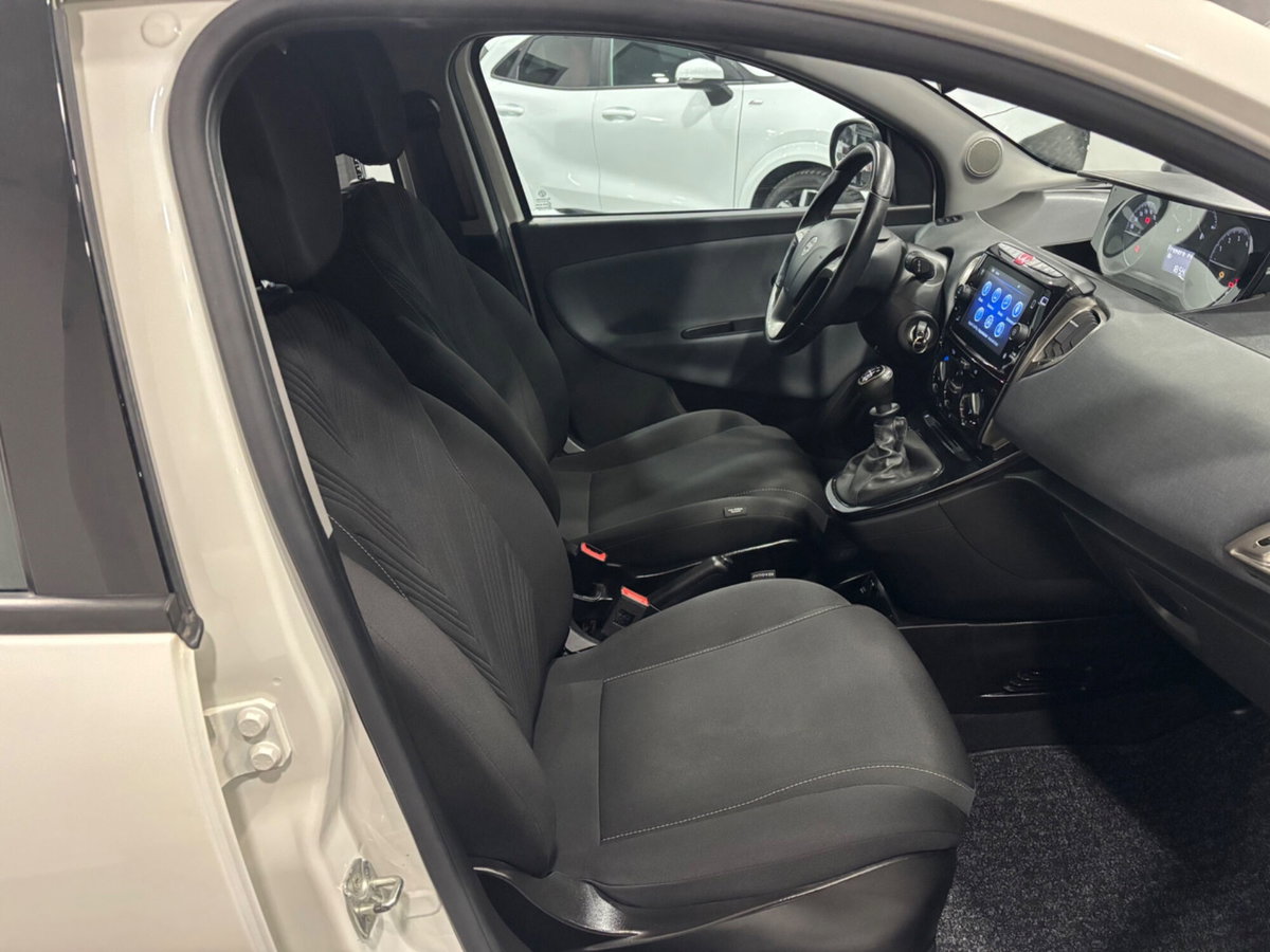 Lancia Ypsilon 1.0 FireFly 5 porte S&S Hybrid Gold Plus (11)
