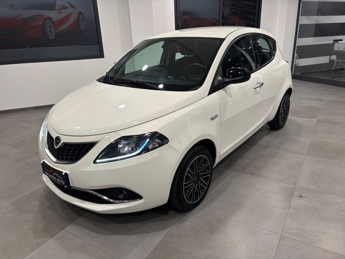 Lancia Ypsilon 1.0 FireFly 5 porte S&S Hybrid Gold Plus (2)