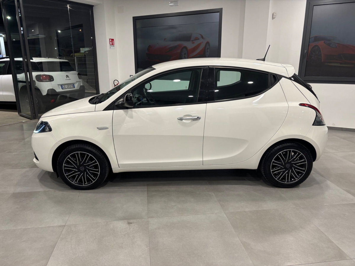 Lancia Ypsilon 1.0 FireFly 5 porte S&S Hybrid Gold Plus (3)