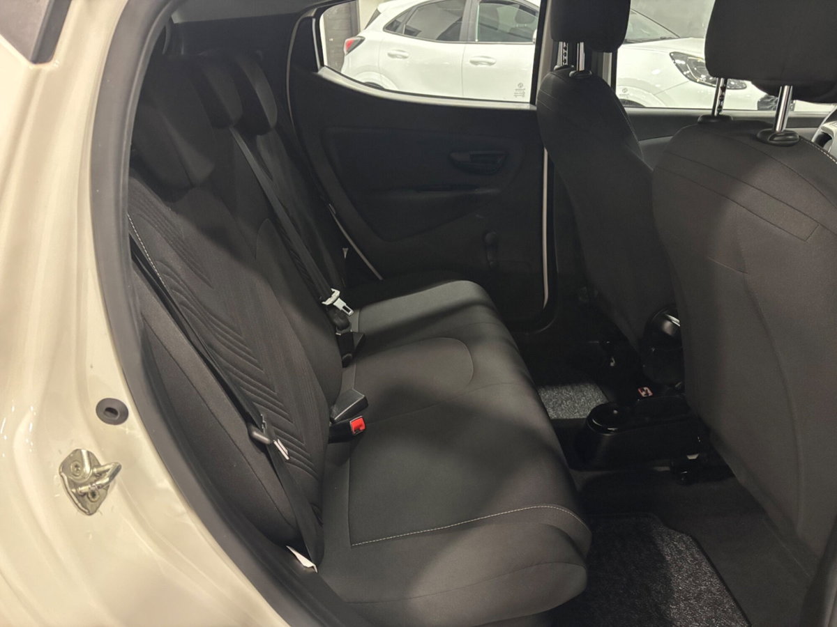 Lancia Ypsilon 1.0 FireFly 5 porte S&S Hybrid Gold Plus (9)