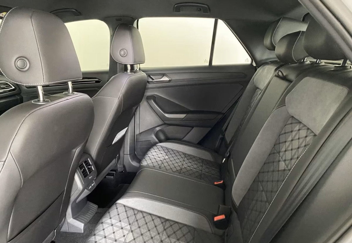 Volkswagen T-Roc 1.5 tsi R-Line (10)