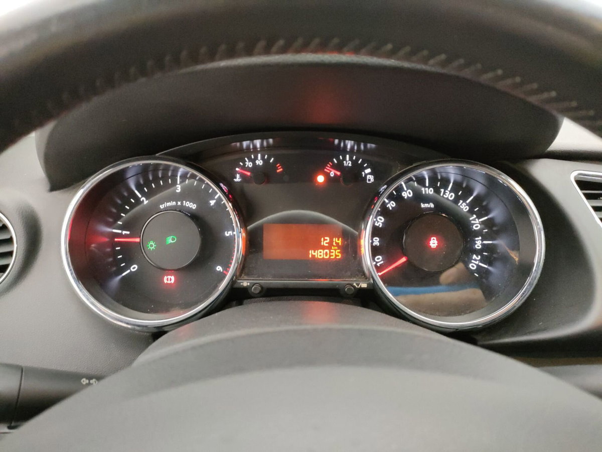 Peugeot 3008 2.0 HDi 150CV Active (14)