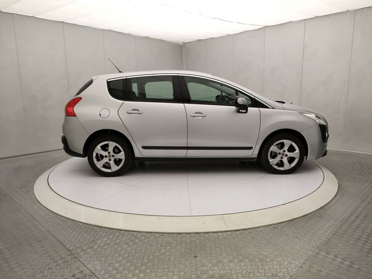 Peugeot 3008 2.0 HDi 150CV Active (2)