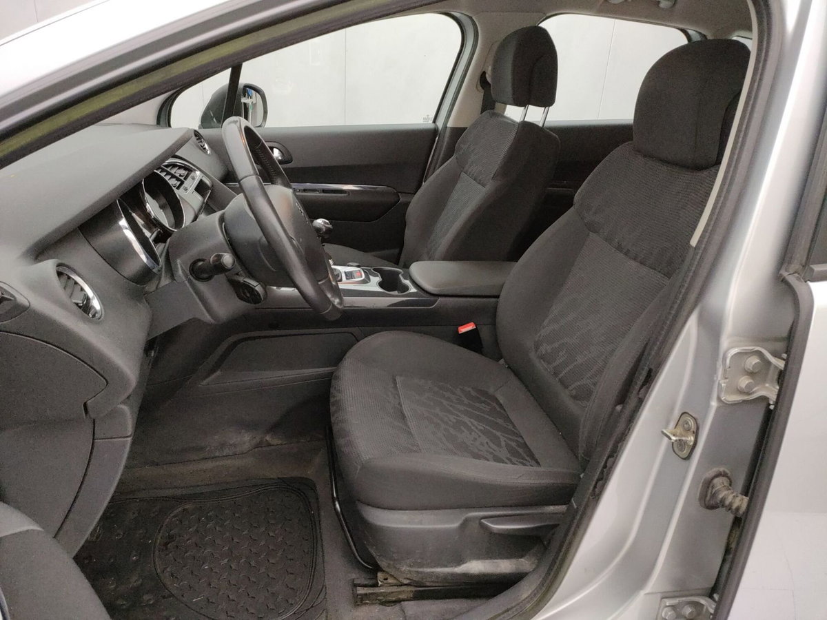 Peugeot 3008 2.0 HDi 150CV Active (9)