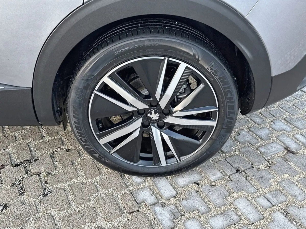 Peugeot 3008 Hybrid 225 e-EAT8 GT Pack (4)