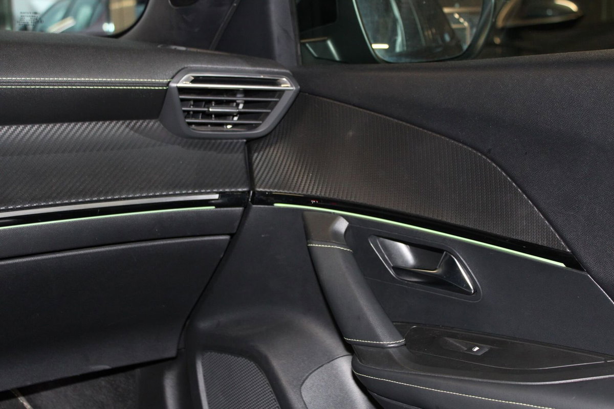 Peugeot 2008 BlueHDi 110 S&S GT (11)
