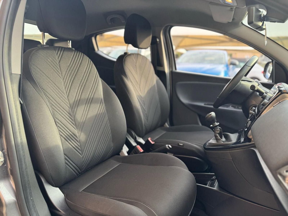 Lancia Ypsilon 1.0 FireFly 5 porte S&S Hybrid Ecochic A. Ferretti (10)