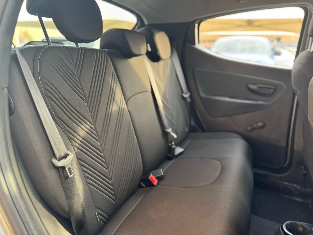 Lancia Ypsilon 1.0 FireFly 5 porte S&S Hybrid Ecochic A. Ferretti (11)