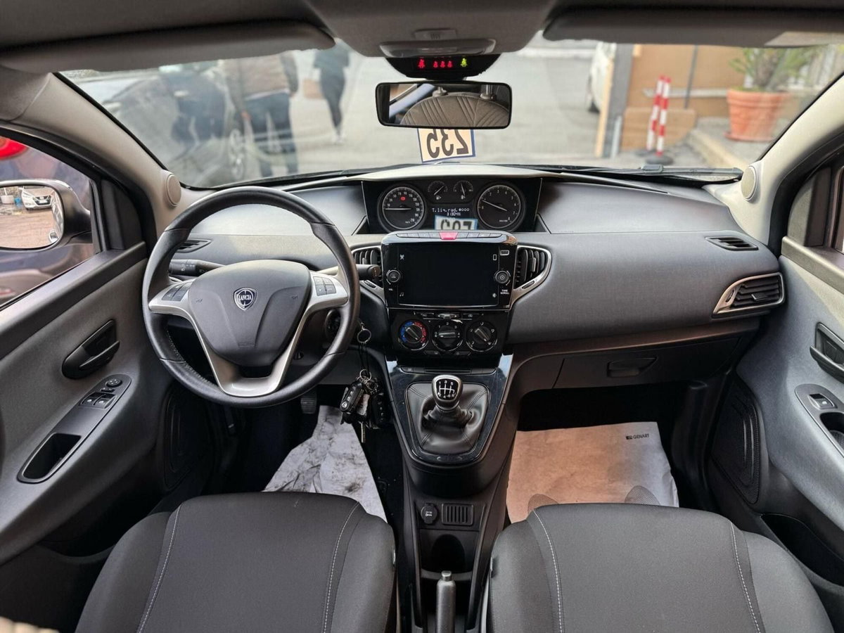 Lancia Ypsilon 1.0 FireFly 5 porte S&S Hybrid Ecochic A. Ferretti (13)