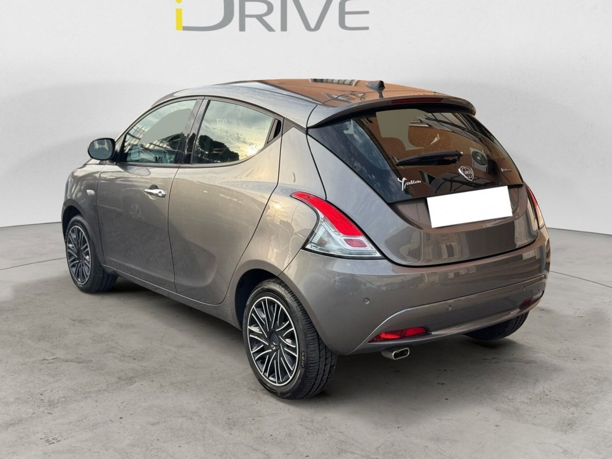 Lancia Ypsilon 1.0 FireFly 5 porte S&S Hybrid Ecochic A. Ferretti (4)