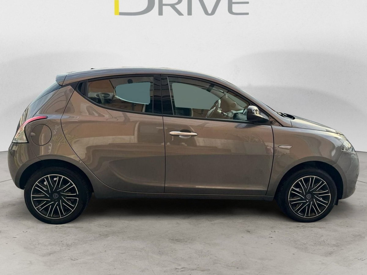 Lancia Ypsilon 1.0 FireFly 5 porte S&S Hybrid Ecochic A. Ferretti (5)