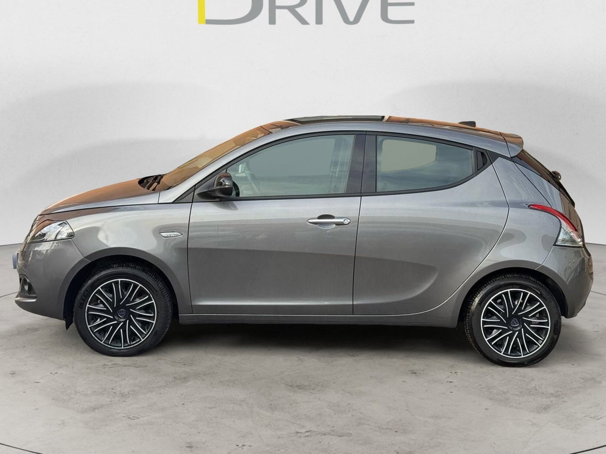 Lancia Ypsilon 1.0 FireFly 5 porte S&S Hybrid Ecochic A. Ferretti (7)