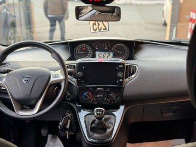 Lancia Ypsilon 1.0 FireFly 5 porte S&S Hybrid Ecochic A. Ferretti (9)