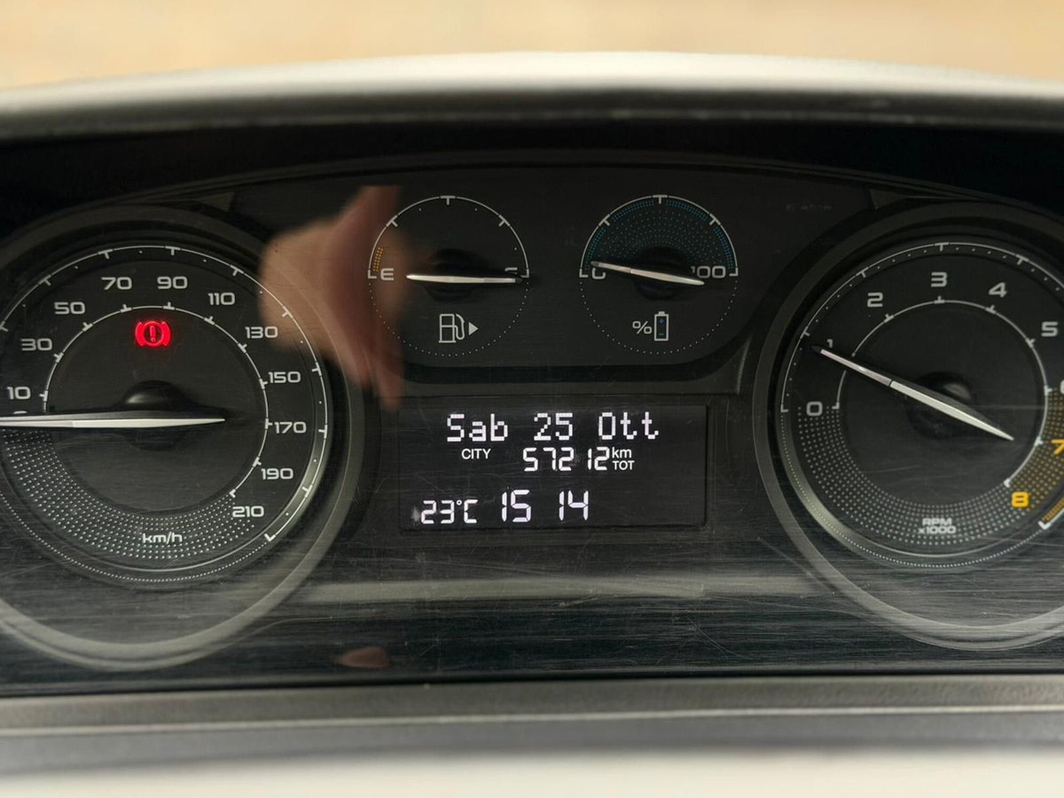 Lancia Ypsilon 1.2 69 CV 5 porte GPL Ecochic Alberta Ferretti (13)