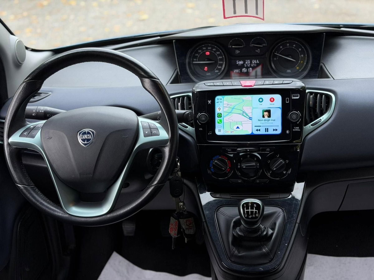 Lancia Ypsilon 1.2 69 CV 5 porte GPL Ecochic Alberta Ferretti (9)
