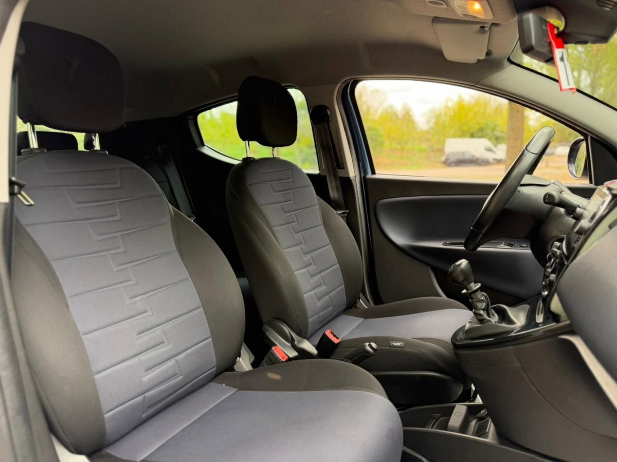 Lancia Ypsilon 1.0 FireFly 5 porte S&S Hybrid Ecochic A. Ferretti (12)