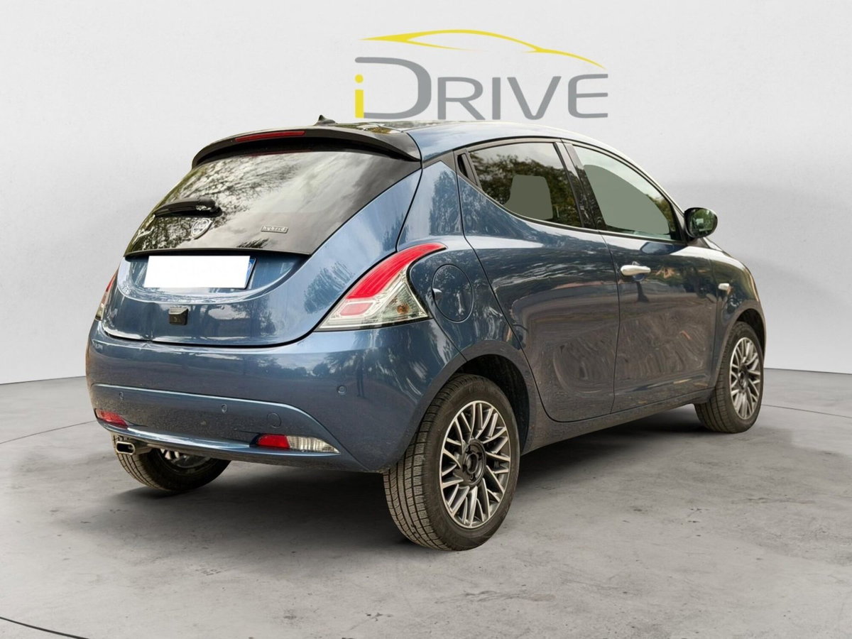Lancia Ypsilon 1.0 FireFly 5 porte S&S Hybrid Ecochic A. Ferretti (3)