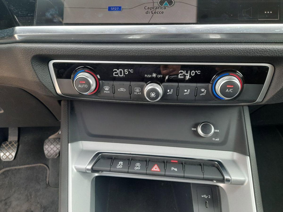 Audi Q3 2.0 TDI 150 CV Business (14)