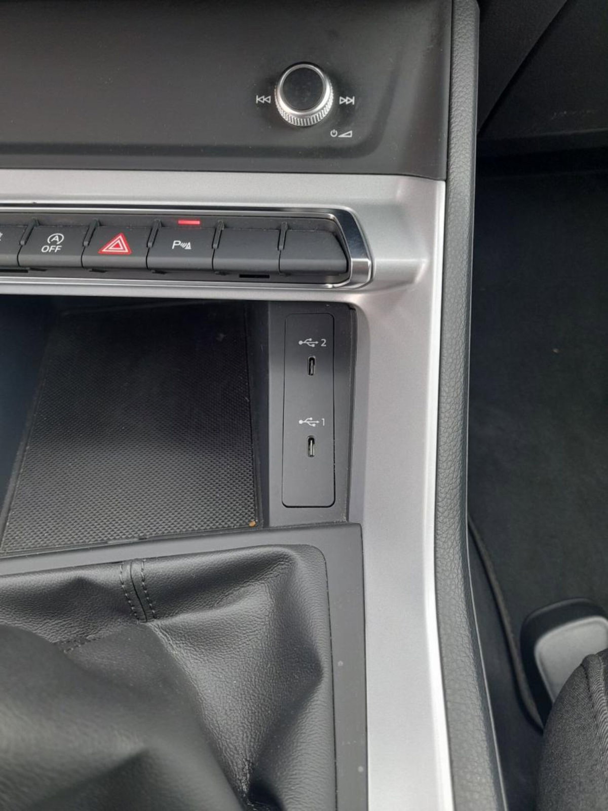 Audi Q3 2.0 TDI 150 CV Business (15)