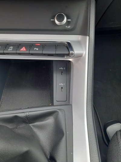 Audi Q3 2.0 TDI 150 CV Business (15)