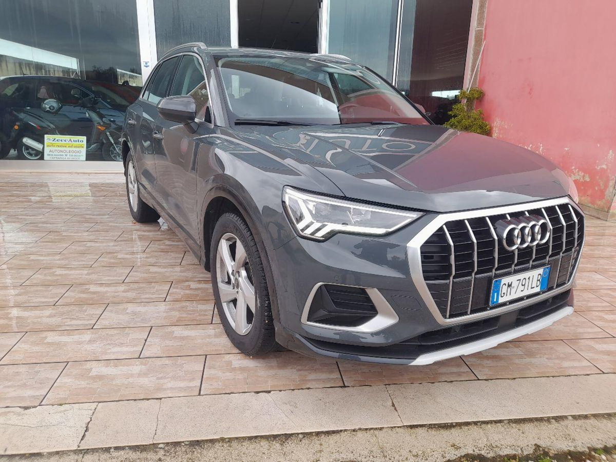 Audi Q3 2.0 TDI 150 CV Business (2)