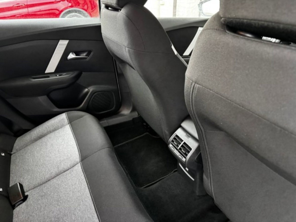 Citroen C4 BlueHDi 110 S&S Feel (19)