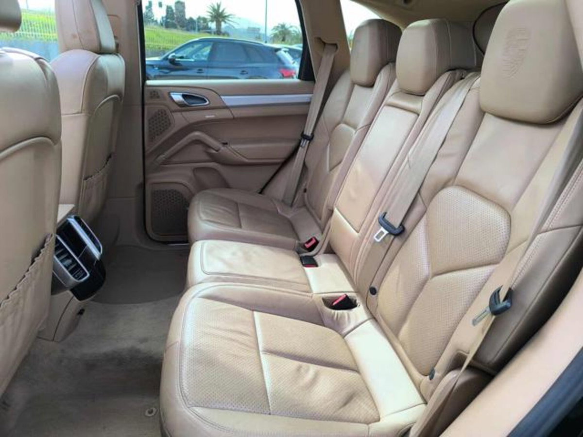 Porsche Cayenne 3.0 Diesel 250CV Platinum Edition (12)