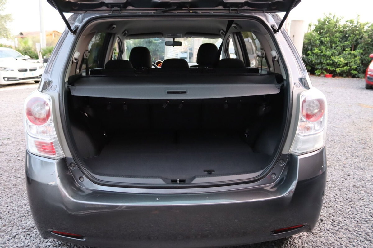 Toyota Verso 2.0 D Style 7 posti (13)