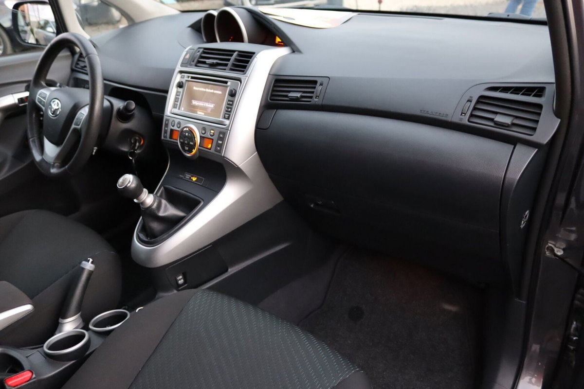 Toyota Verso 2.0 D Style 7 posti (18)