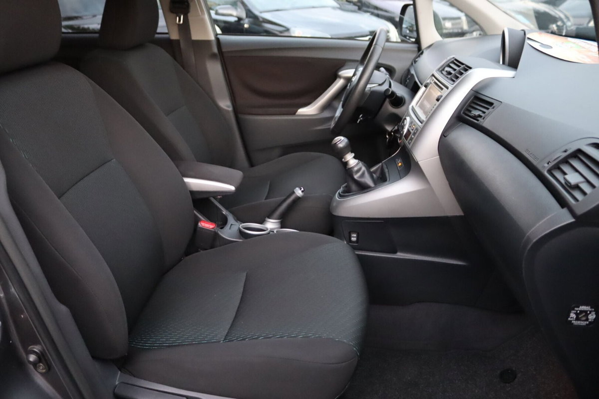 Toyota Verso 2.0 D Style 7 posti (19)