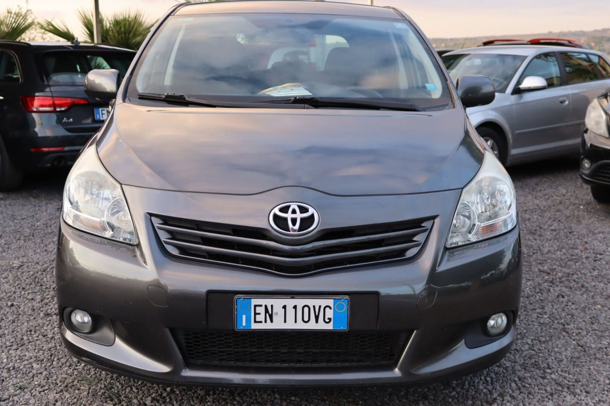 Toyota Verso 2.0 D Style 7 posti (3)