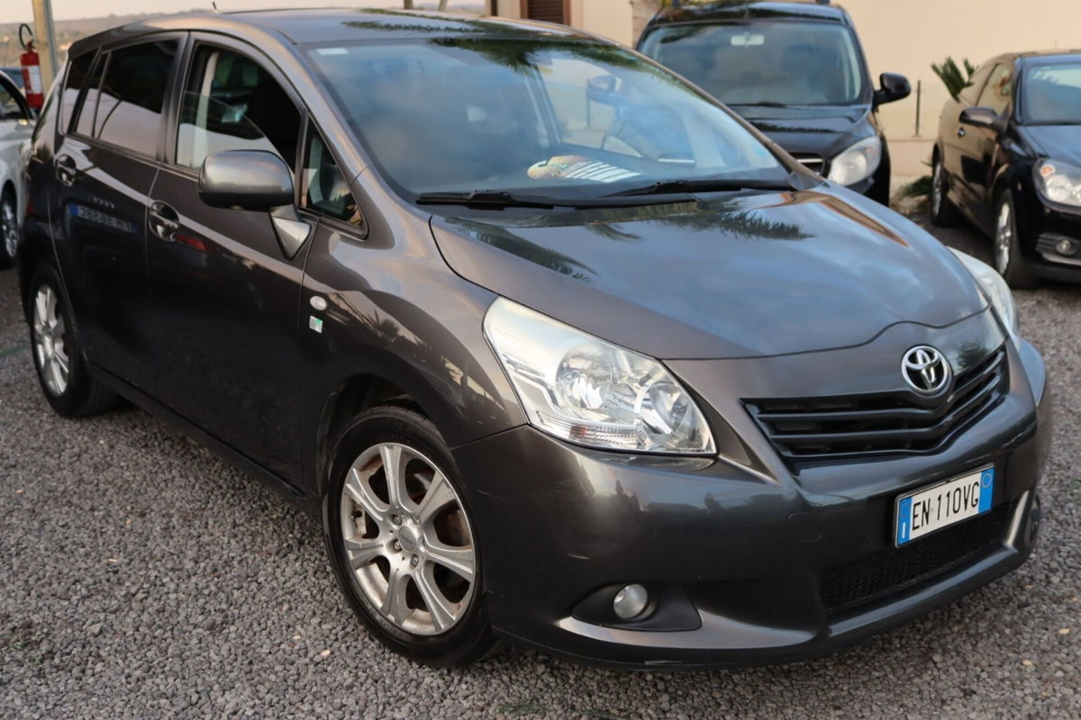 Toyota Verso 2.0 D Style 7 posti (4)