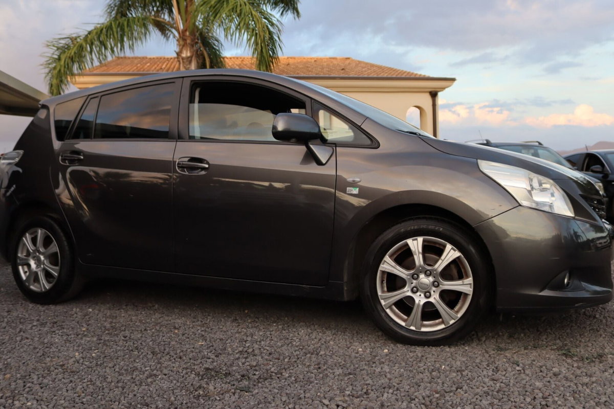 Toyota Verso 2.0 D Style 7 posti (5)