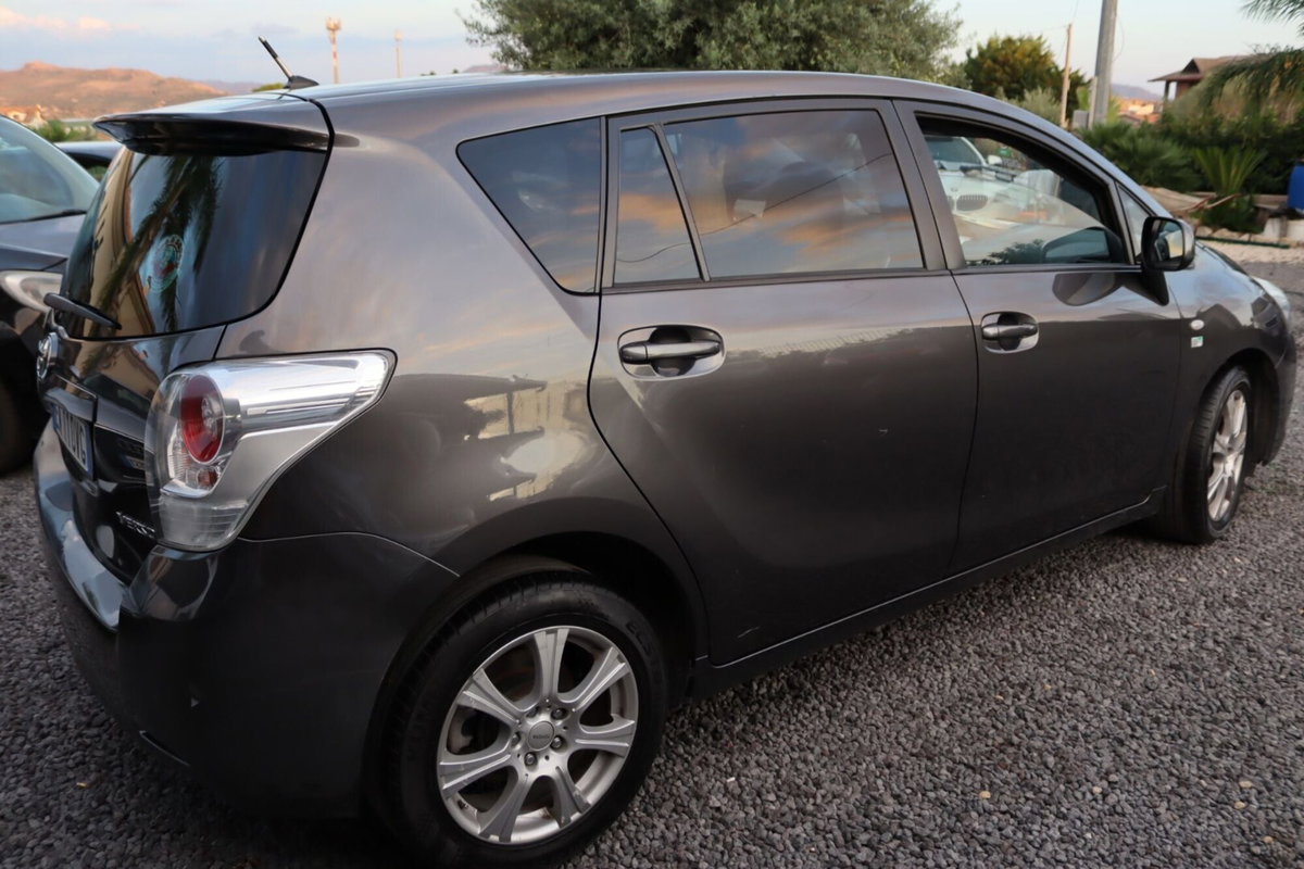 Toyota Verso 2.0 D Style 7 posti (6)