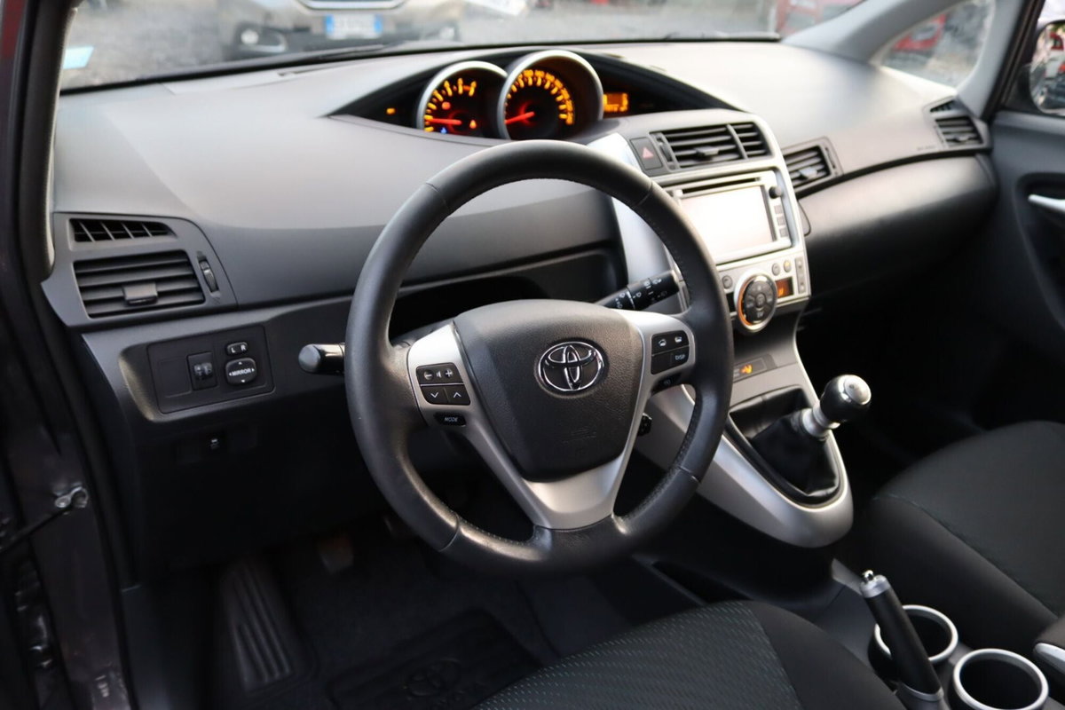 Toyota Verso 2.0 D Style 7 posti (7)