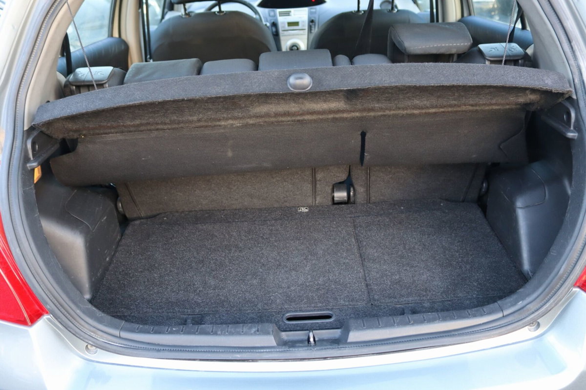 Toyota Yaris 1.D-4D 5 porte (14)