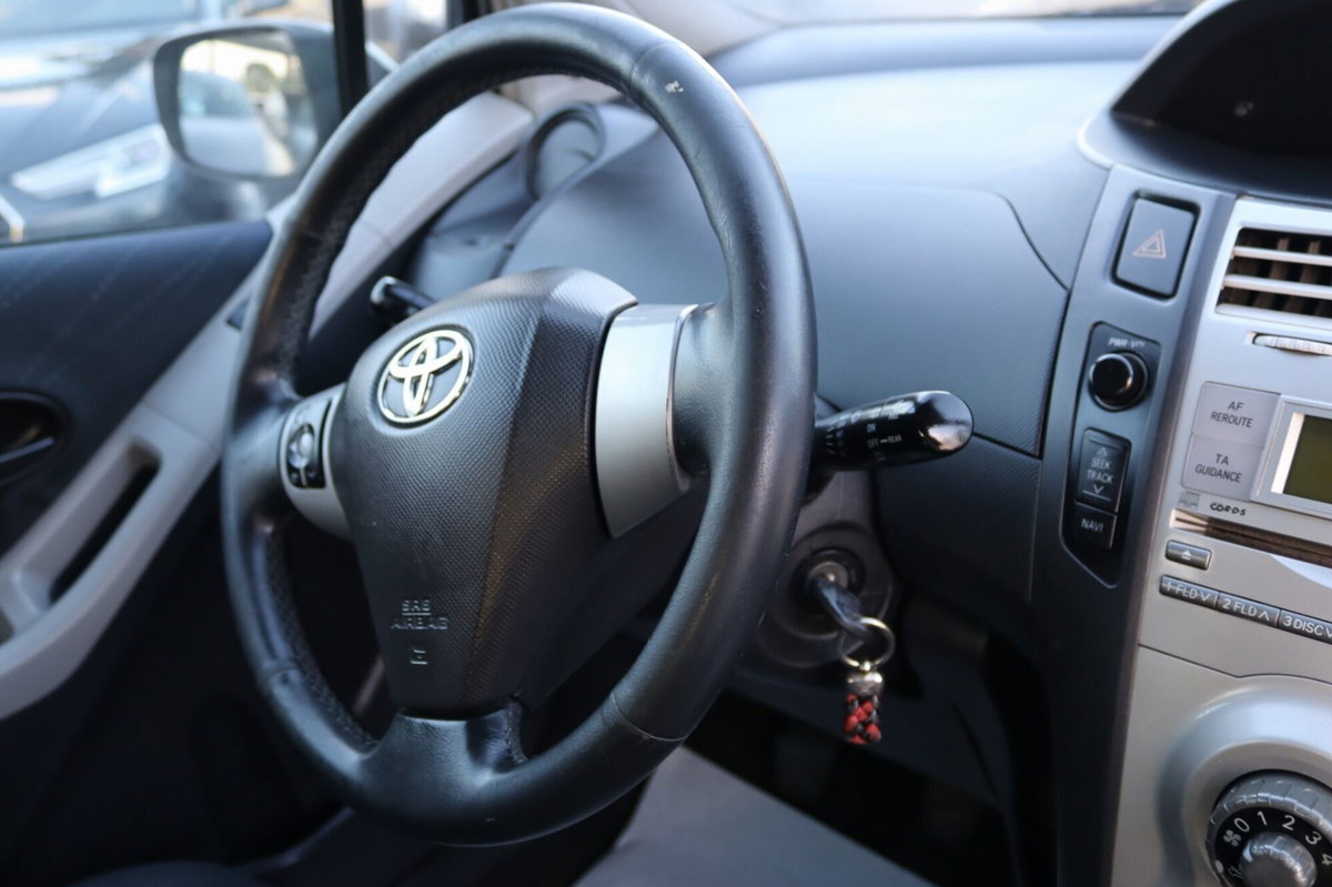 Toyota Yaris 1.D-4D 5 porte (18)