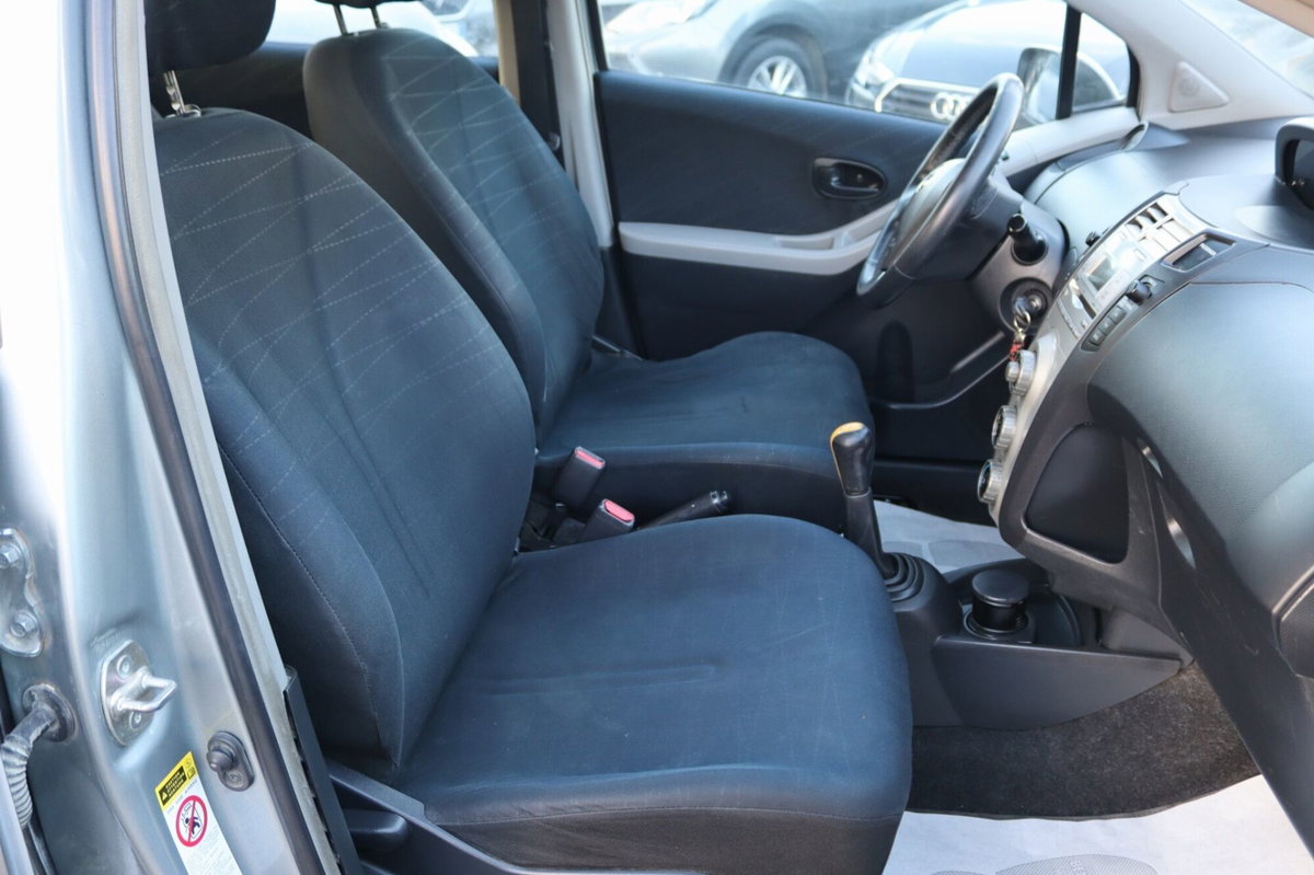 Toyota Yaris 1.D-4D 5 porte (19)