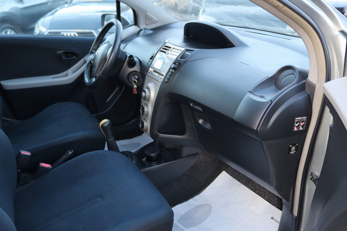 Toyota Yaris 1.D-4D 5 porte (20)