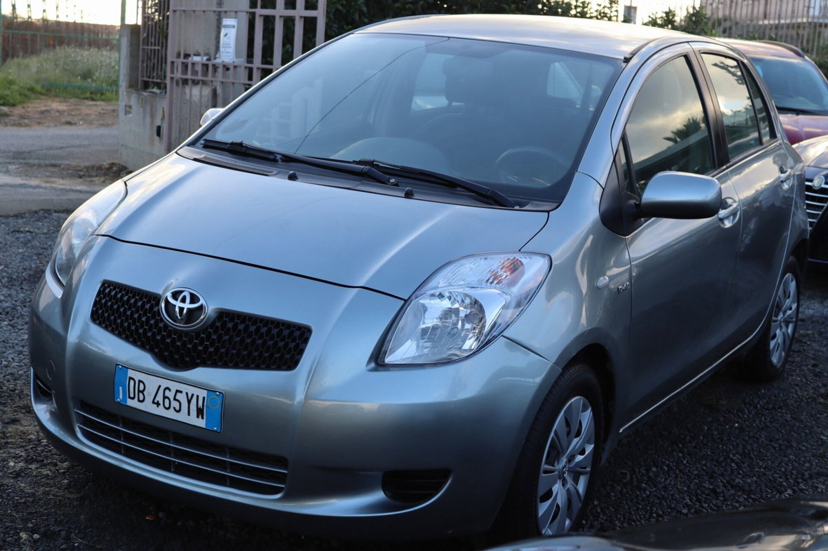 Toyota Yaris 1.D-4D 5 porte (3)