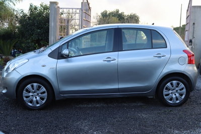 Toyota Yaris 1.D-4D 5 porte (9)