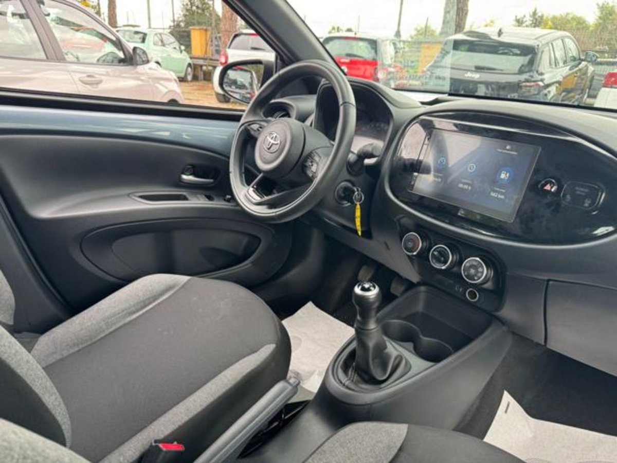Toyota Aygo X 1.0 Lounge 72cv (11)