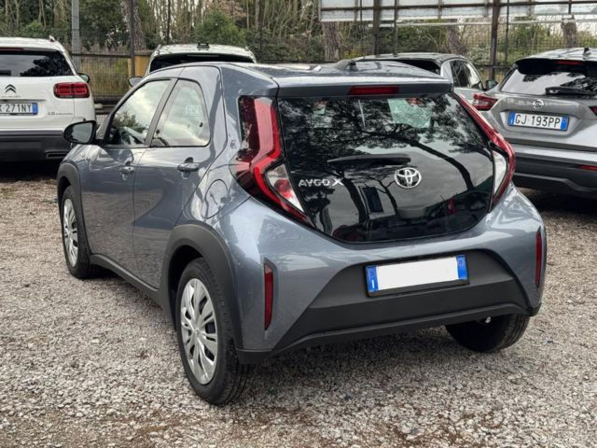 Toyota Aygo X 1.0 Lounge 72cv (5)