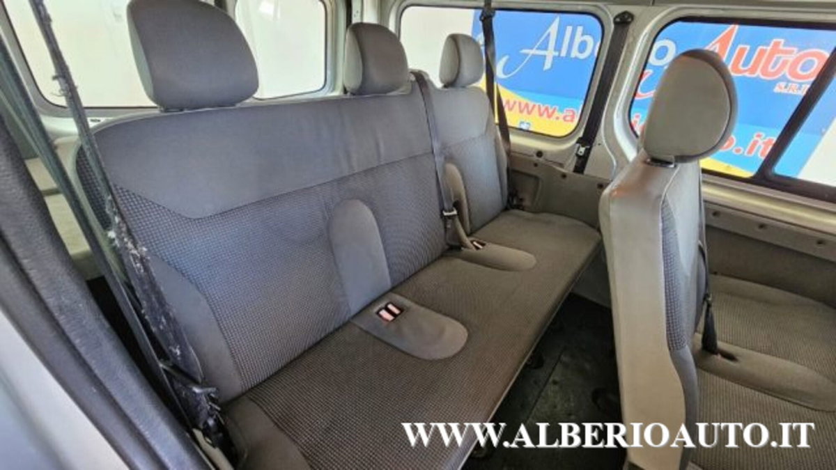 Opel Vivaro Furgone 27 2.0 CDTI 120CV PC-TN Combi 9 posti (13)