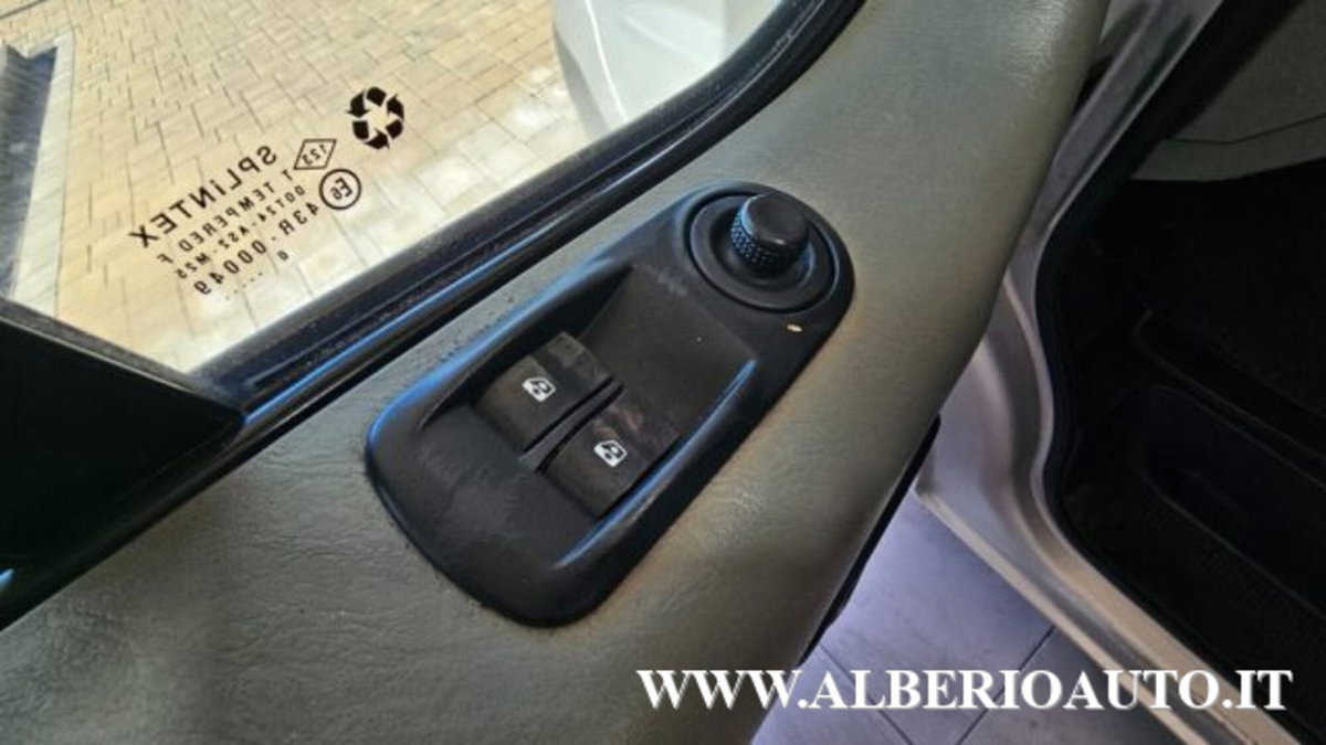 Opel Vivaro Furgone 27 2.0 CDTI 120CV PC-TN Combi 9 posti (19)