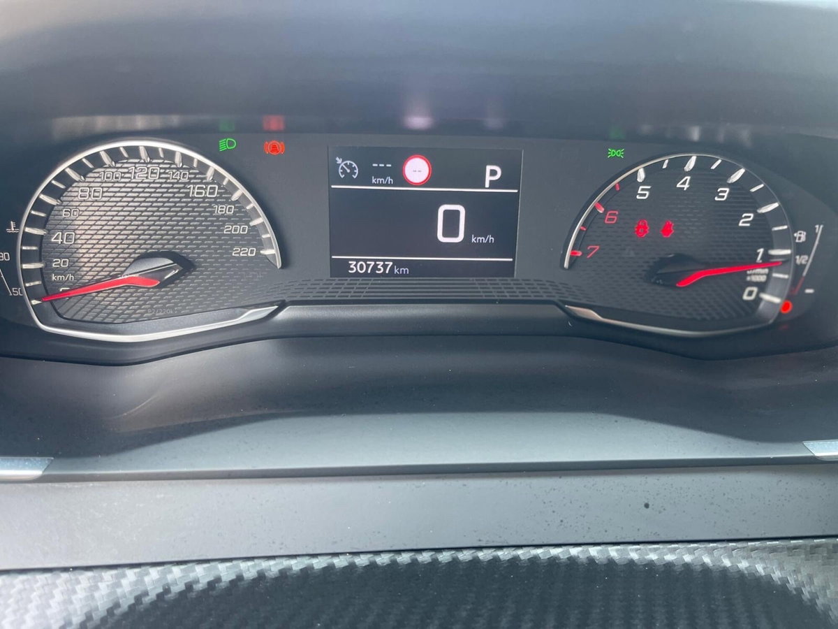 Peugeot 2008 BlueHDi 130 S&S EAT8 GT Pack (17)