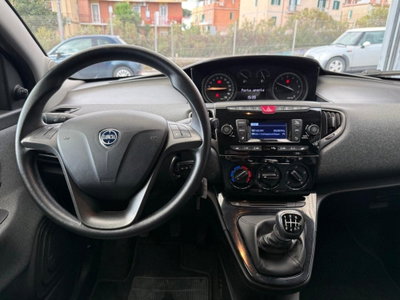 Lancia Ypsilon 1.0 FireFly 5 porte S&S Hybrid Ecochic Silver (12)